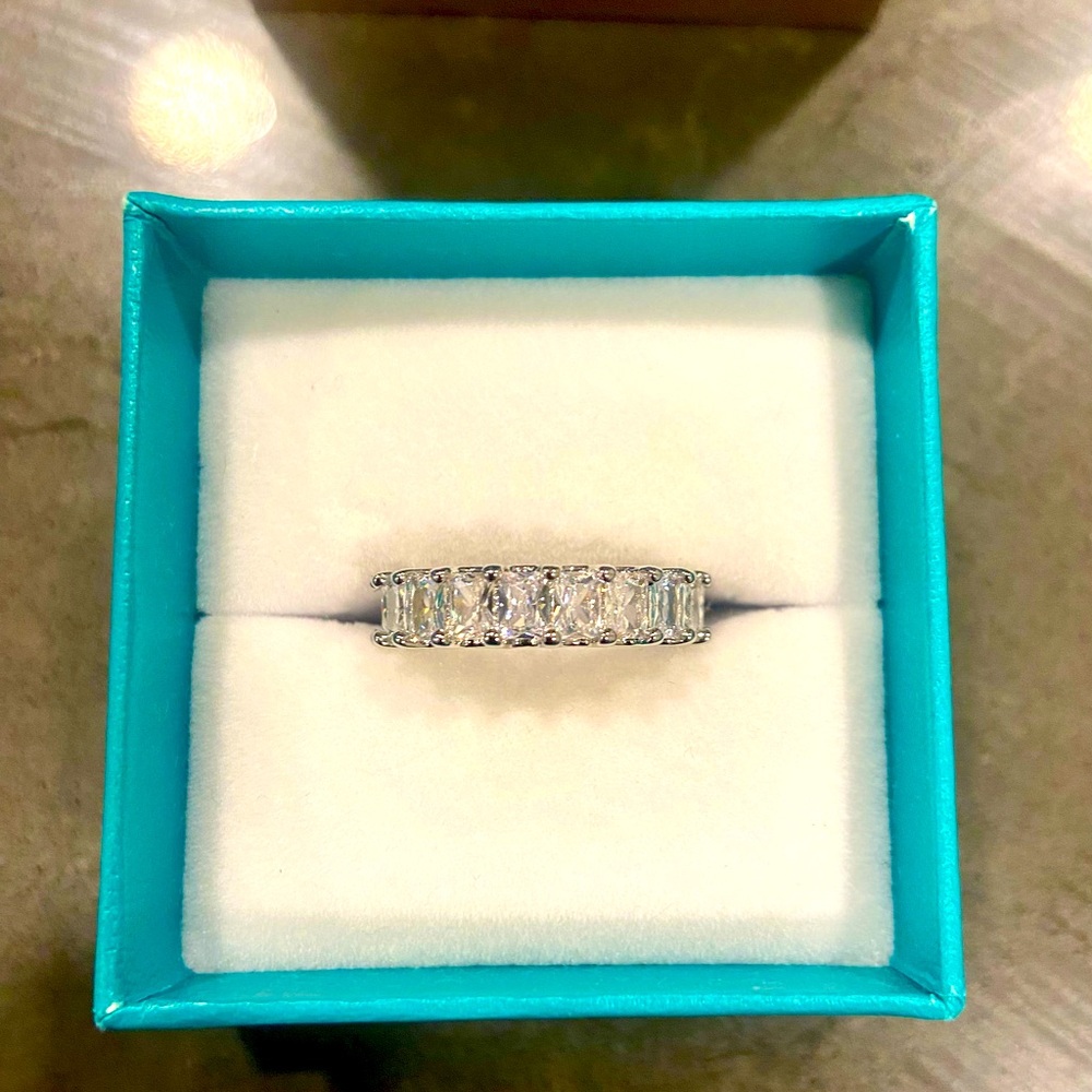 Moissanite ring. Size 7 NWT and Warrant. Solid 925 Sterling Silver.